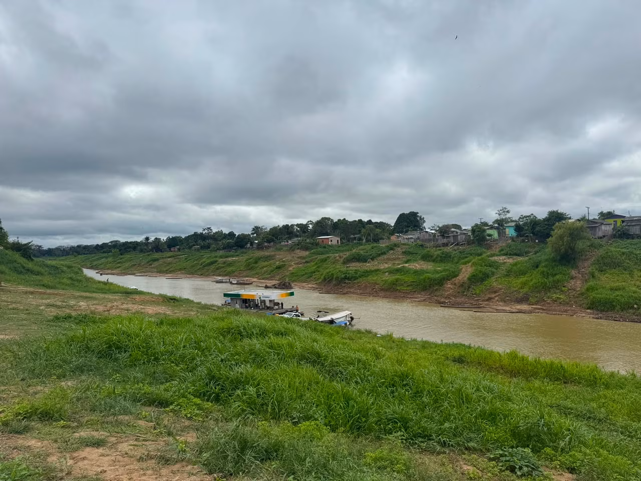 A redução do nível do Iaco também chama a atenção por ocorrer mesmo após as chuvas recentes