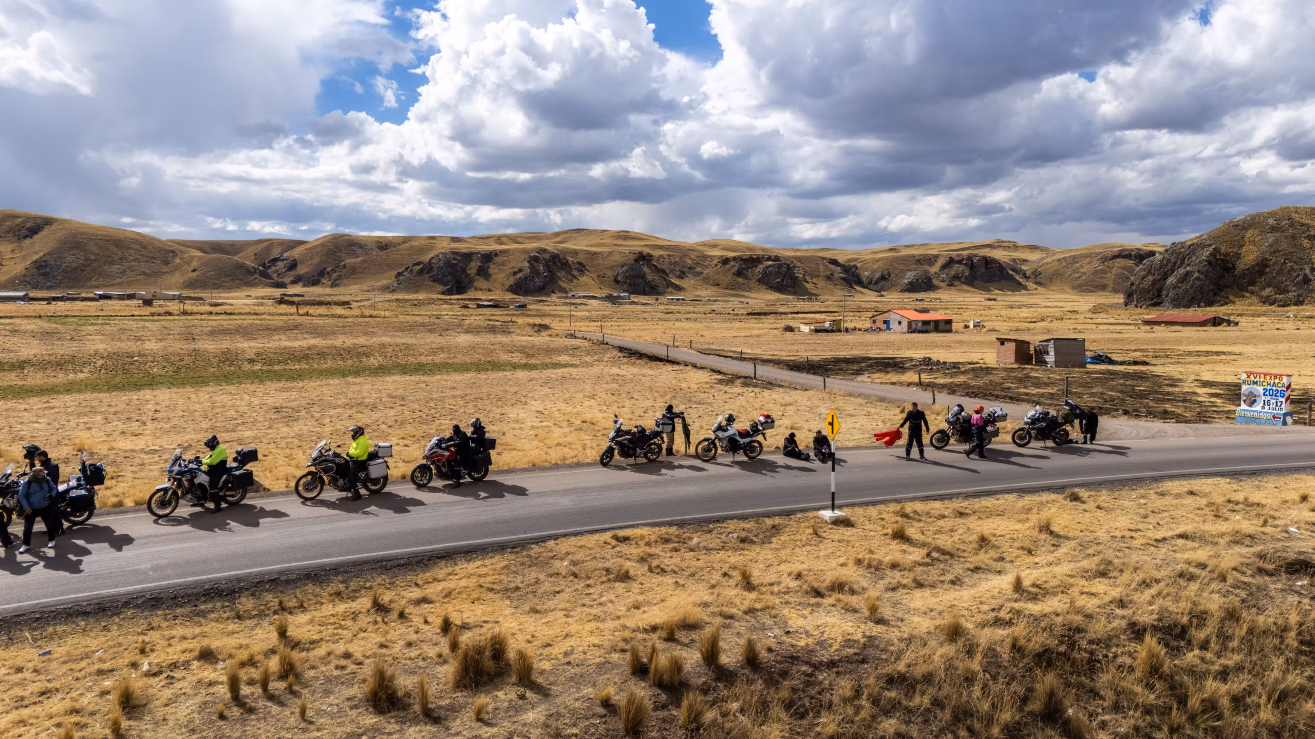 Rumo ao Peru: motociclistas cruzam a Cordilheira dos Andes no 2º dia de expedição