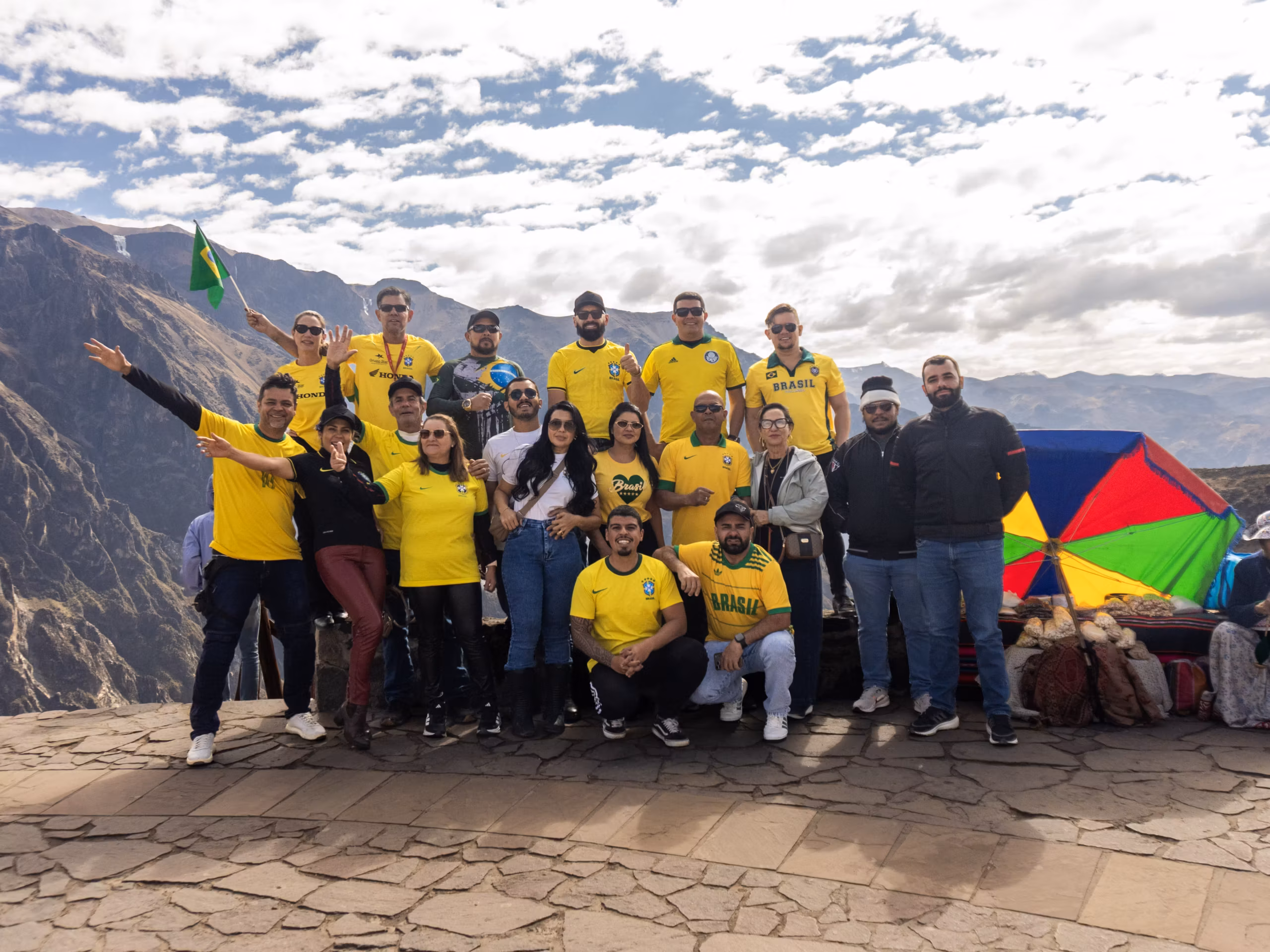 Rumo ao Peru: motociclistas exploram montanhas e voo de condores