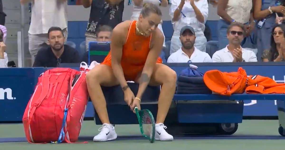 Sabalenka perde a cabeça na final, quebra raquete e xinga cinegrafista