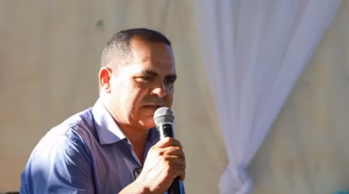 “Governo irresponsável”, desabafa prefeito após homem morrer à espera de avião no Acre