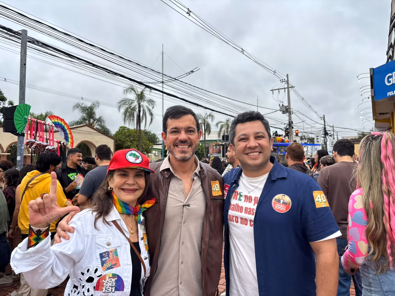 Na Parada do Orgulho, Thor Dantas destaca combate à intolerância
