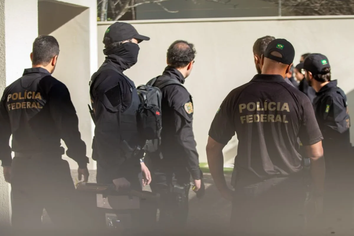 Polícia Federal combate grupo que usava aviões para buscar cocaína na Bolívia