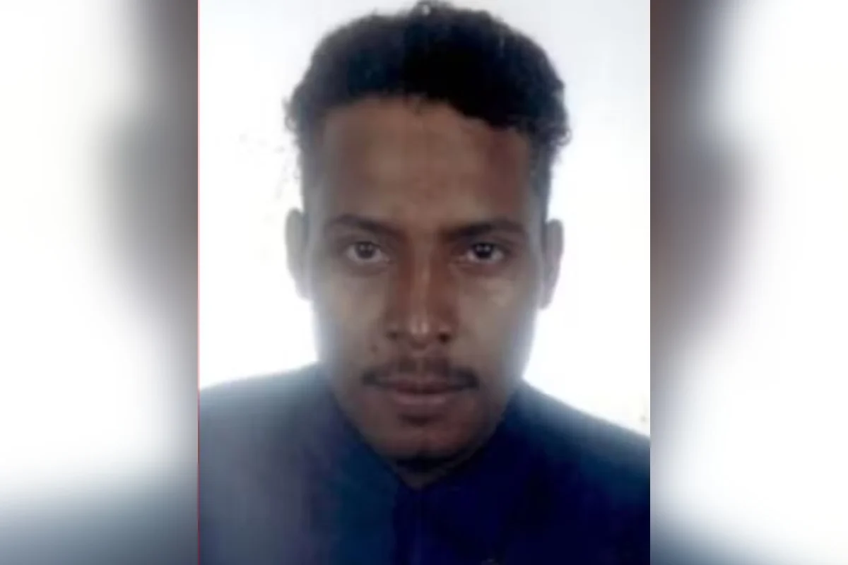Homem mata esposa, atira nos filhos, foge em trator e morre em confronto