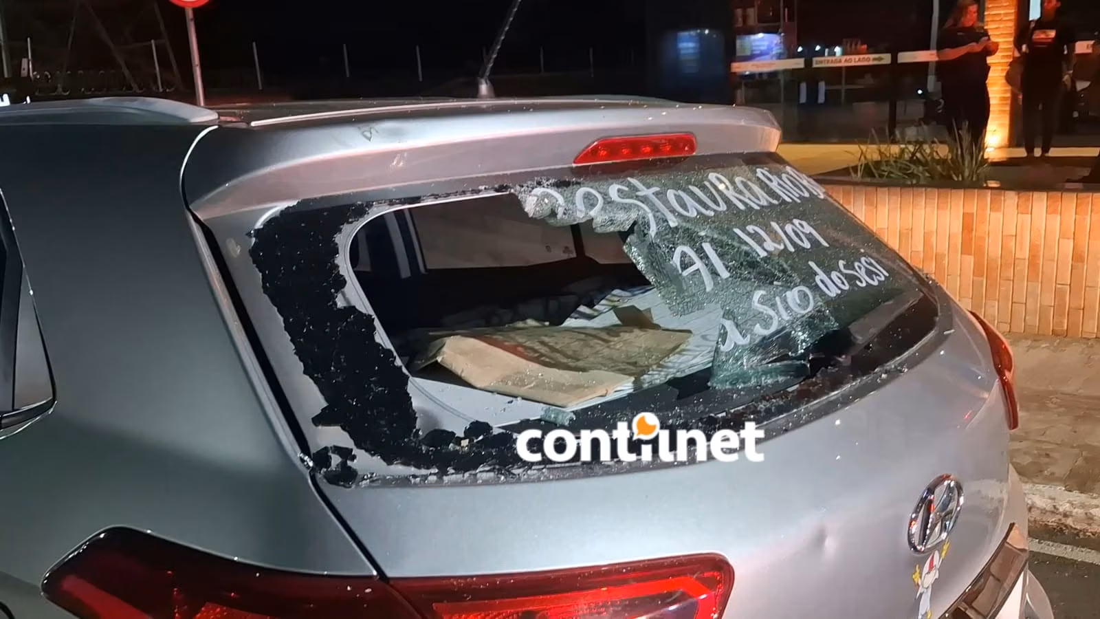 Motociclista de aplicativo fica ferido após bater contra carro estacionado em Rio Branco