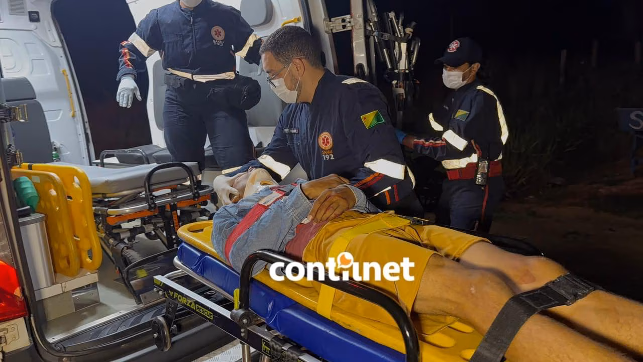 Motociclistas colidem de frente após tentativa de desvio de buraco
