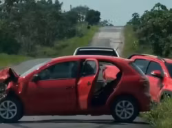 Colisão entre dois veículos é registrada na BR-364, interior do Acre