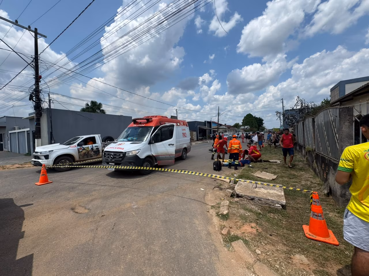 Colisão entre carro e motocicleta deixa duas pessoas feridas no interior do Acre