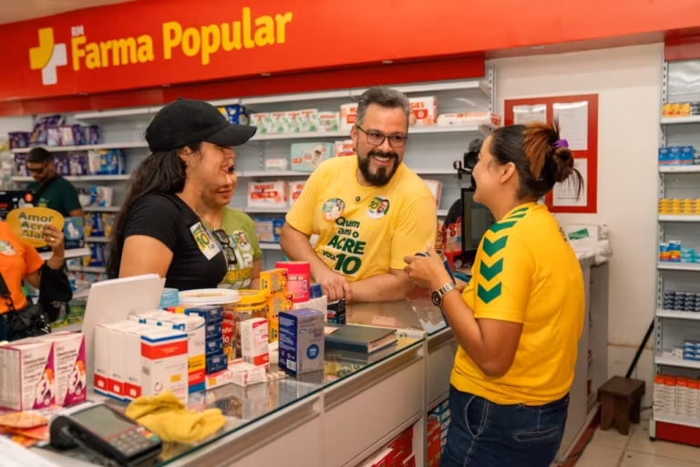 Durante a visita, Alan conversou com comerciantes, trabalhadores e moradores