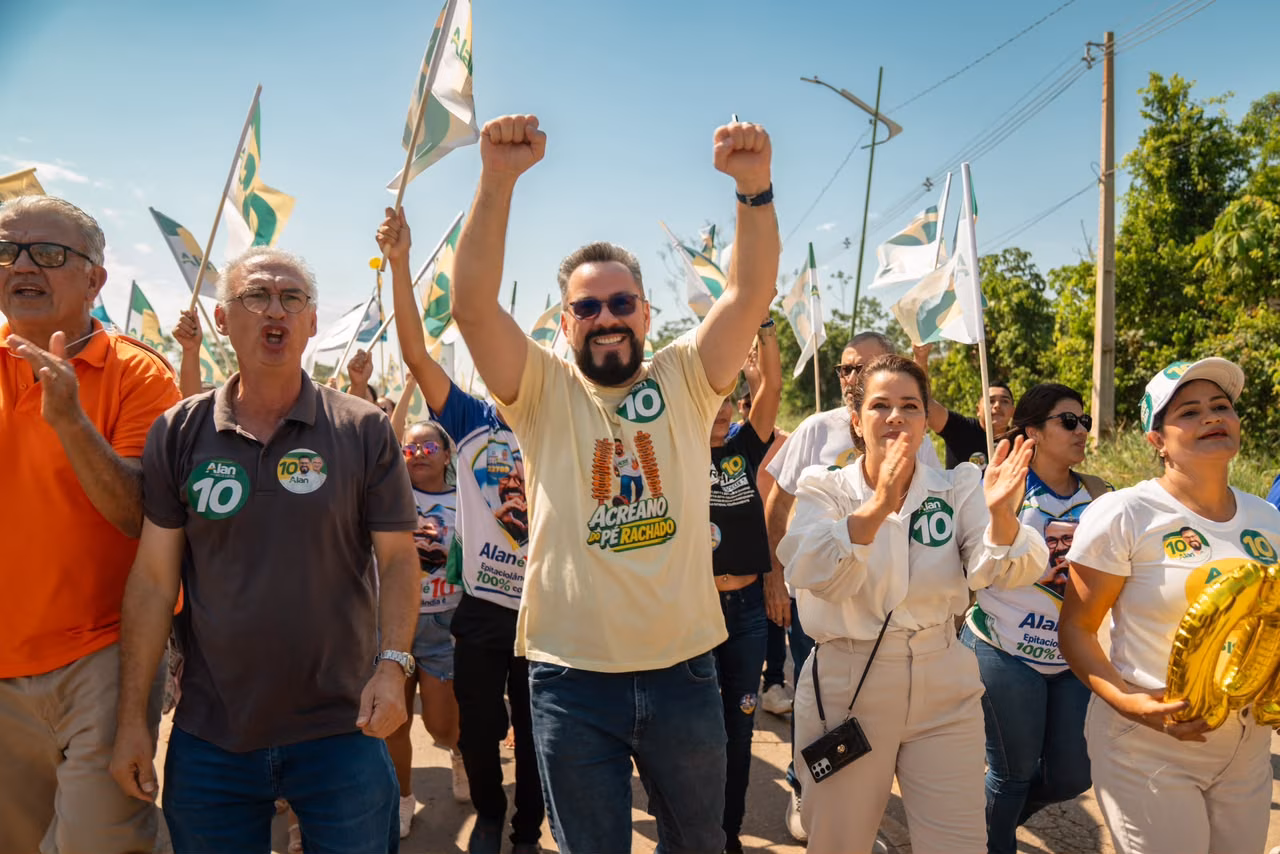 Alan Rick é recebido com bandeiraço e grande carreata em Assis Brasil