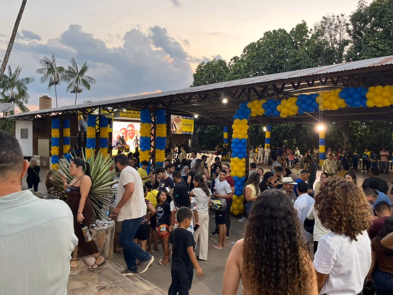Alysson reúne amigos em evento para apoiar Gladson ao Senado
