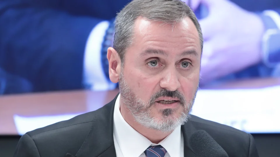 endonça determina afastamento do diretor-geral da PF; e