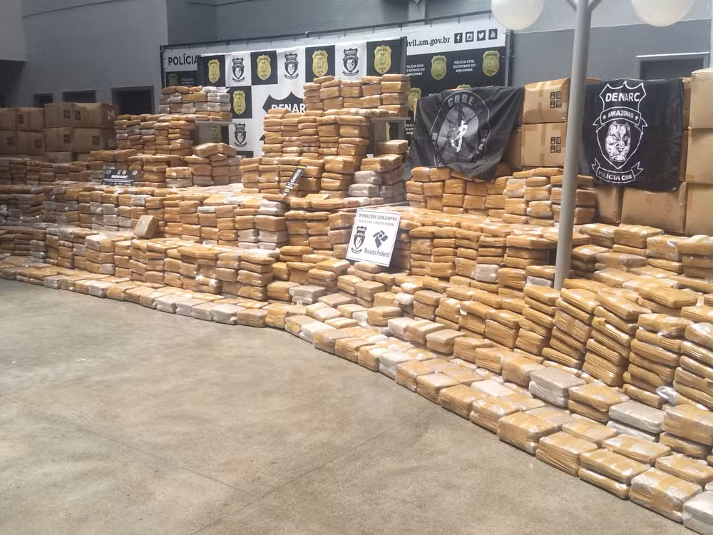 Polícia apreende 2,5 toneladas de skunk em ONG usada como fachada