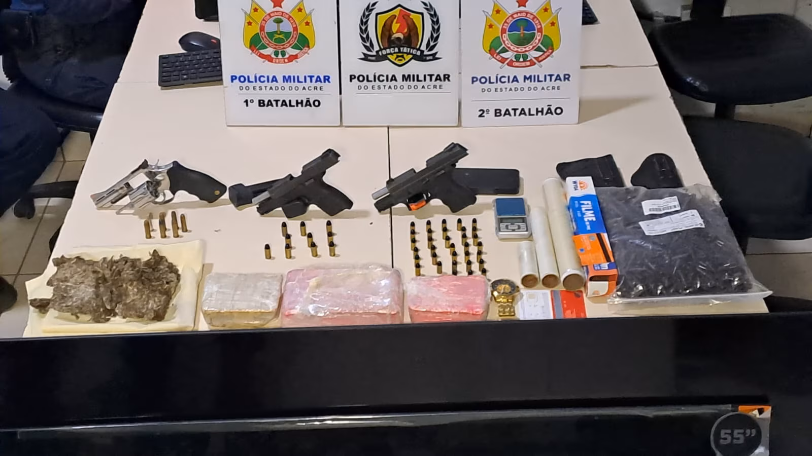 Força Tática fecha suposto ponto de tráfico e apreende drogas e armas em Rio Branco