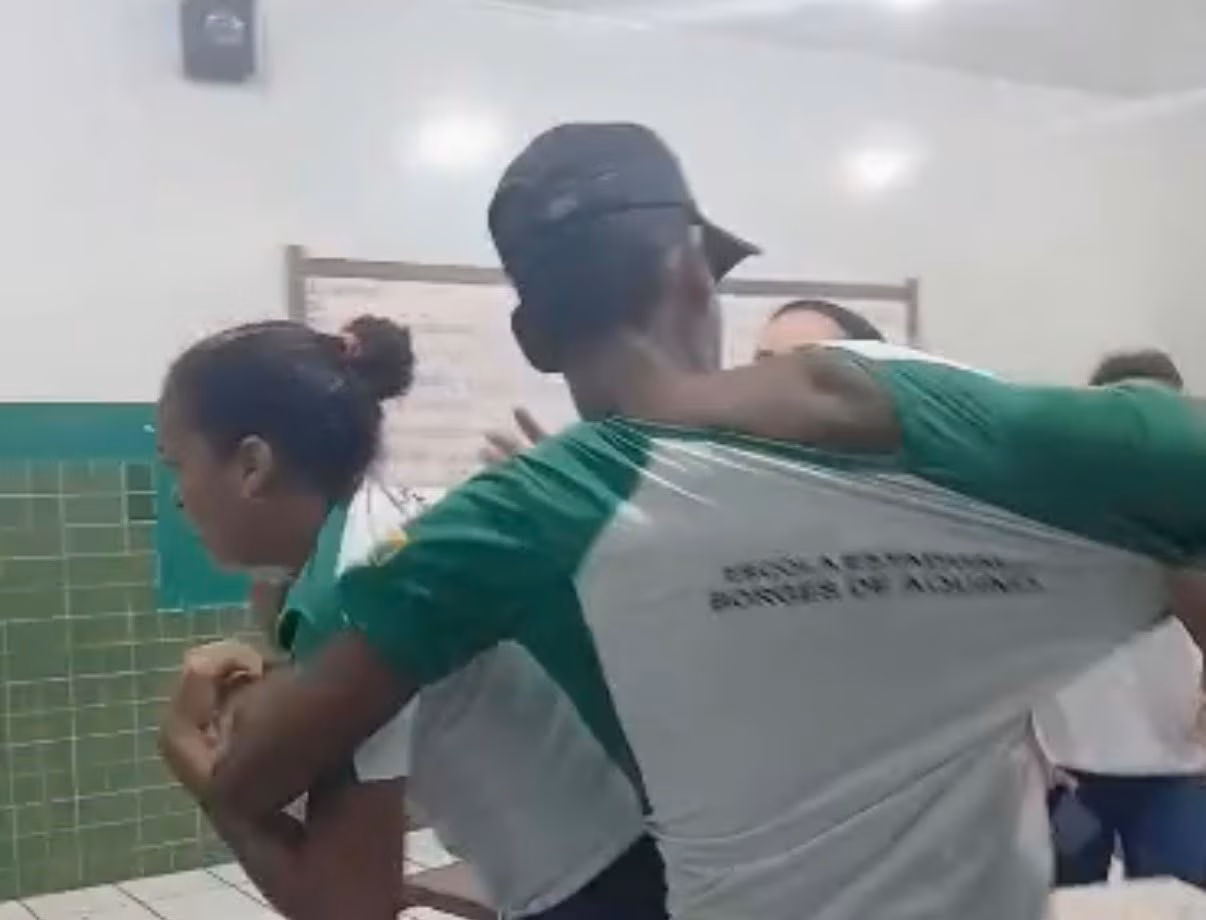 Aluno desfere socos contra alunas em sala de aula no interior do Acre