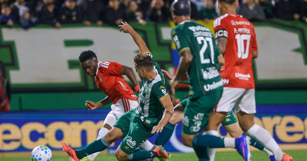 Chapecoense 1 x 2 Internacional: veja os melhores momentos do Brasileirão