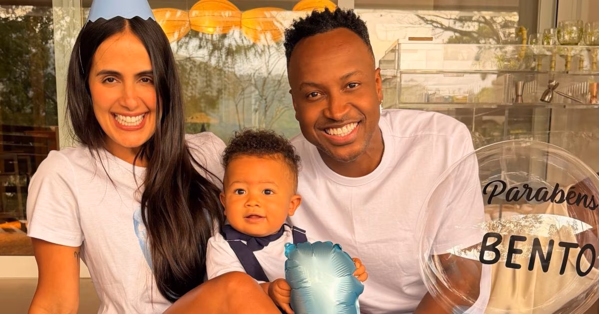 Carol Peixinho e Thiaguinho celebram 1 ano do filho em festa intimista