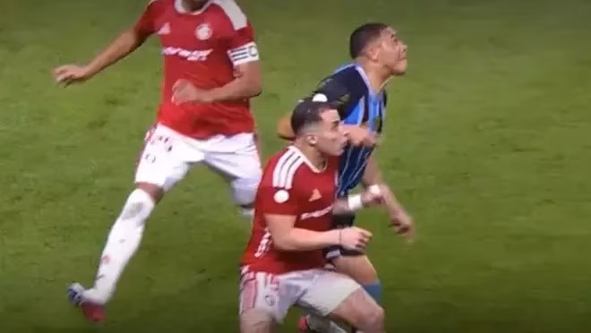 CBF reconhece erro de arbitragem durante GreNal na Copa do Brasil