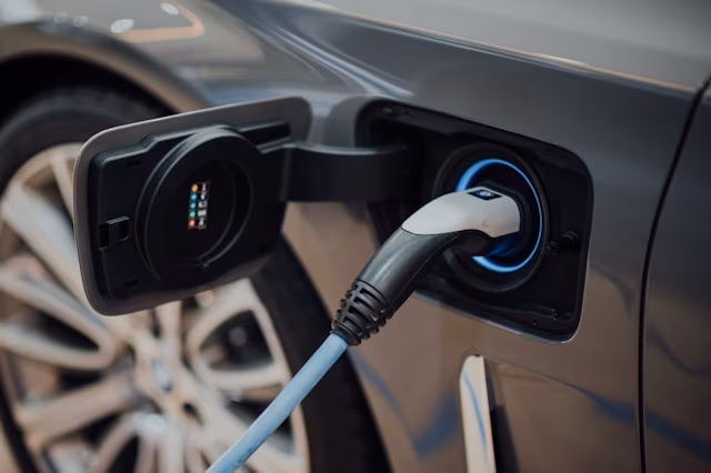 Renault e Geely investirão R$ 2 bi no Brasil para produzir carro elétrico no país