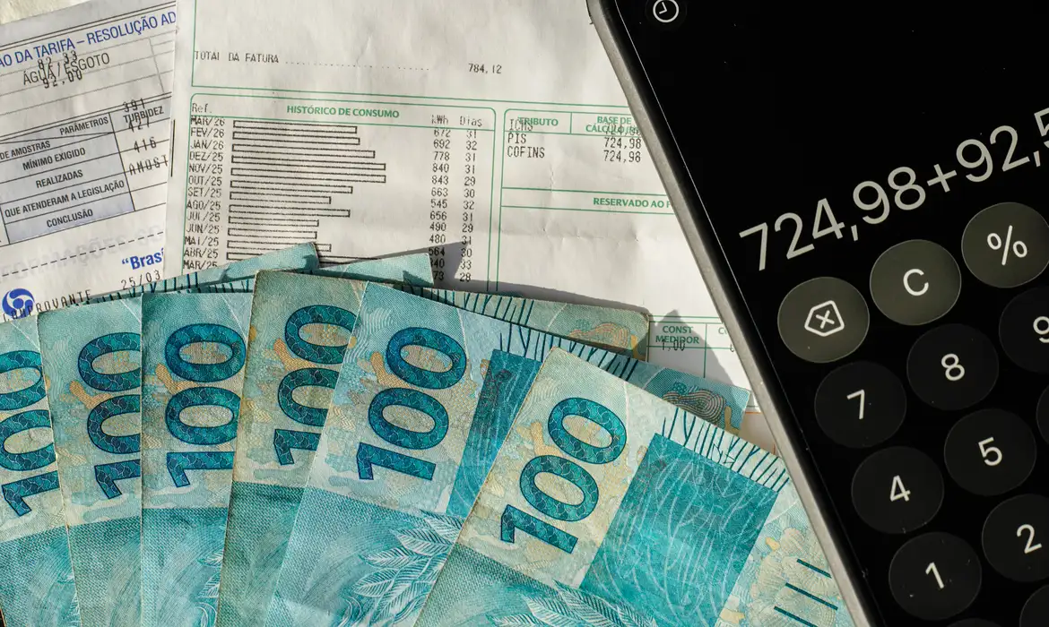Arrecadação federal supera R$ 2 trilhões em oito meses de 2026