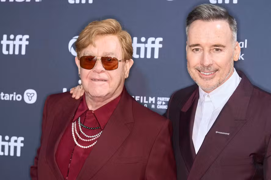 Conheça o marido de Elton John, companheiro do cantor há mais de 30 anos