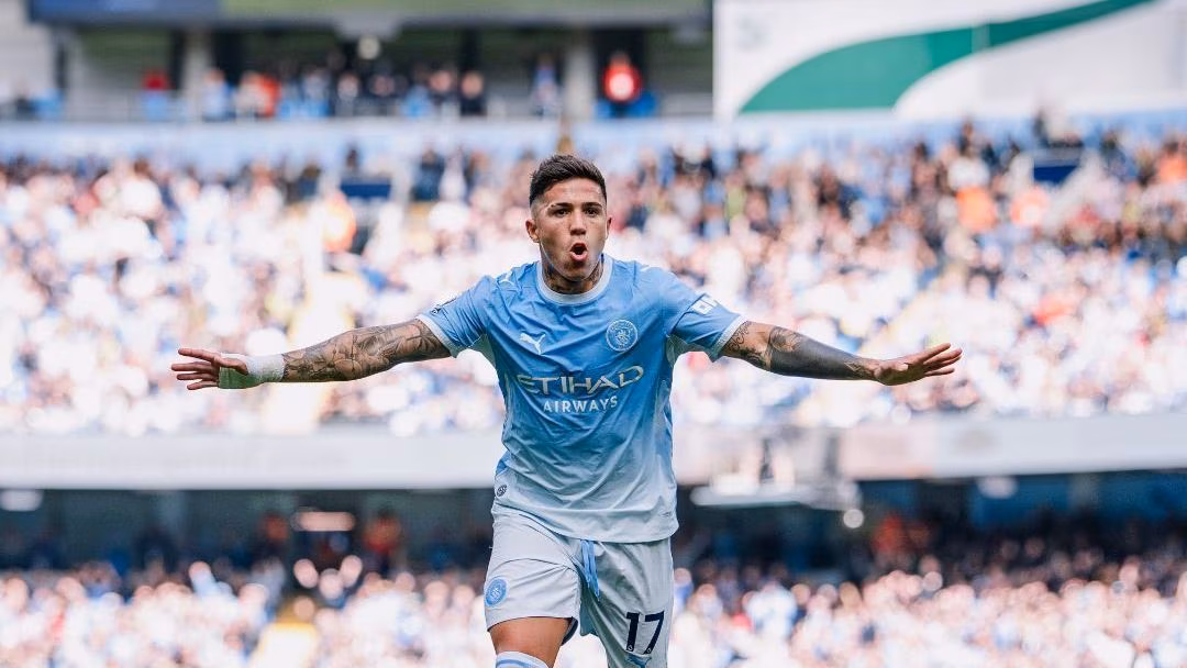 Manchester City vence Sunderland em jogo de oito gols e segue 100%