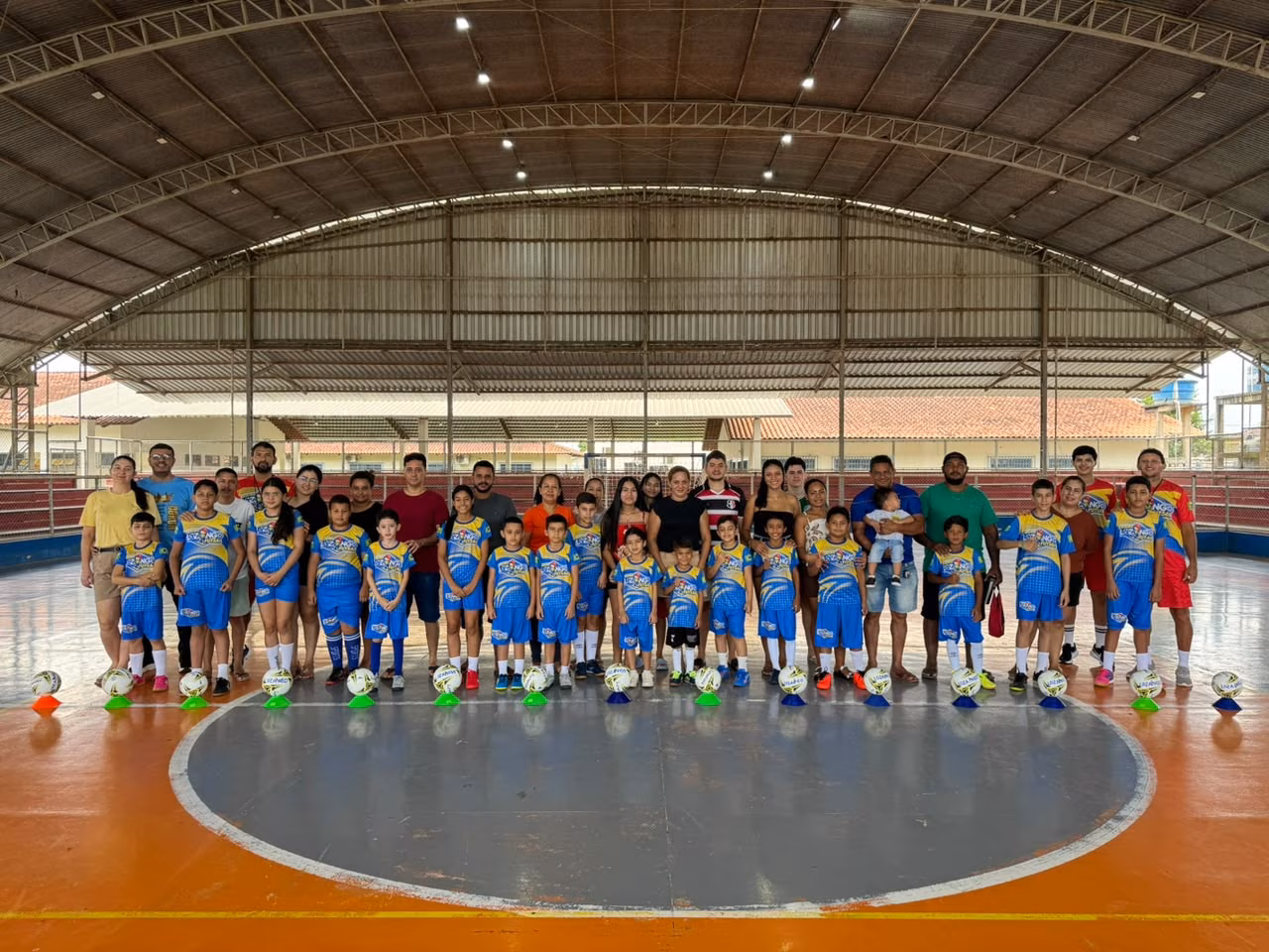 Novo projeto de futsal atende alunos de 5 a 15 anos no interior do Acre