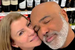 Esposa do cantor Rick compartilha mensagem de fé enquanto prosseguem buscas