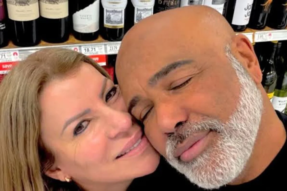 Esposa do cantor Rick compartilha mensagem de fé enquanto prosseguem buscas