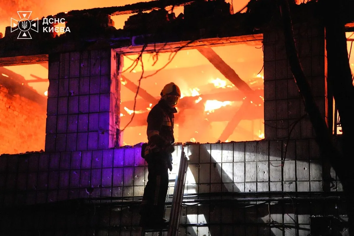 Ataque russo deixa ao menos 12 mortos na Ucrânia e atinge prédio residencial