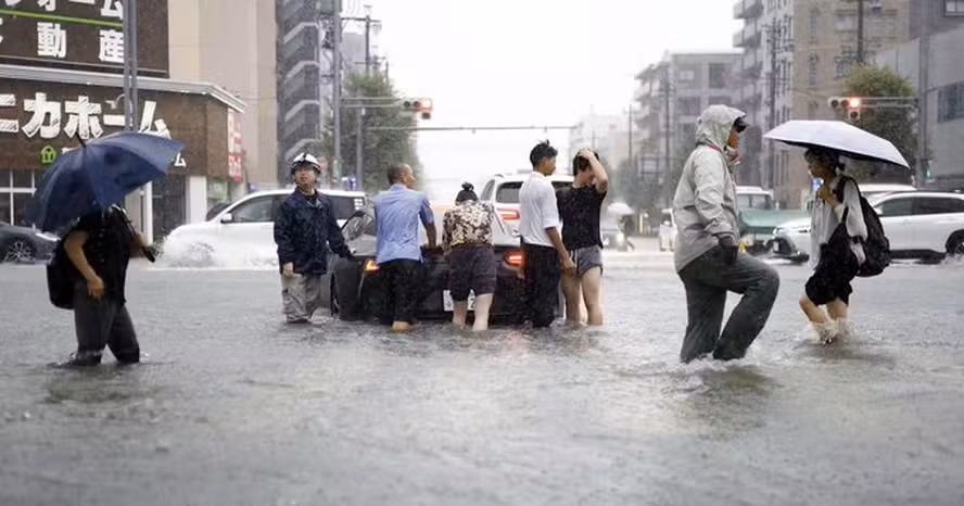 Chuva recorde provoca alagamentos em Nagoya, no Japão