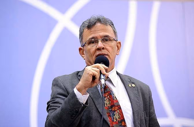 Quem é Paulo Rubem Santiago, candidato ao Senado por Pernambuco