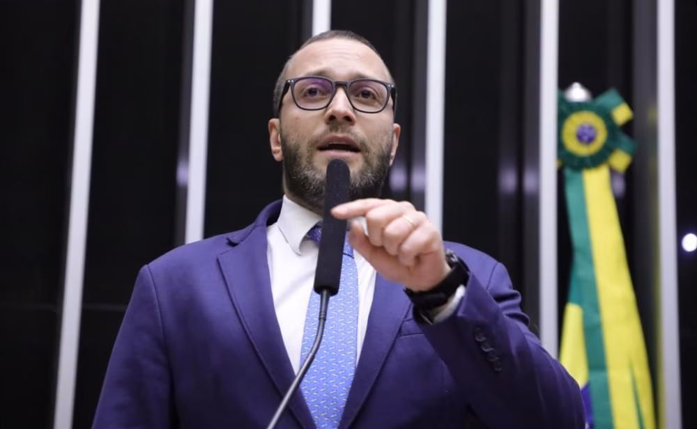 Quem é Filipe Barros, candidato ao Senado pelo Paraná