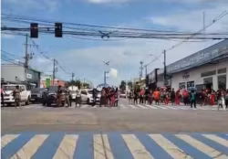 Esposas de detentos bloqueiam Avenida Ceará e travam trânsito na região