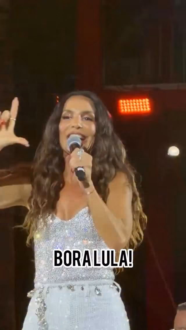 Ivete Sangalo faz “L” durante show após público gritar por Lula