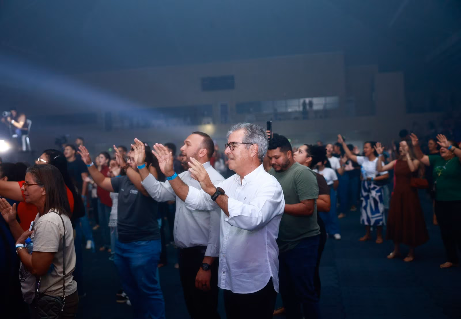 Jorge Viana participa de evento religioso e destaca união das famílias