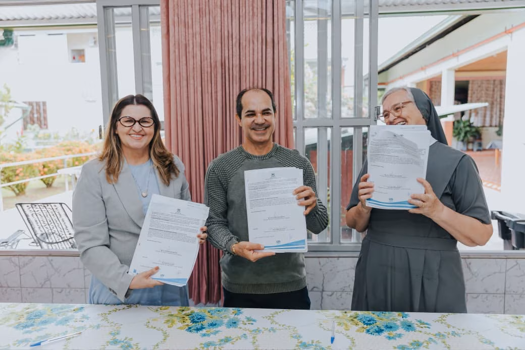 Prefeitura de Cruzeiro do Sul firma convênios de R$ 650 mil com Lar dos Vicentinos e Educandário