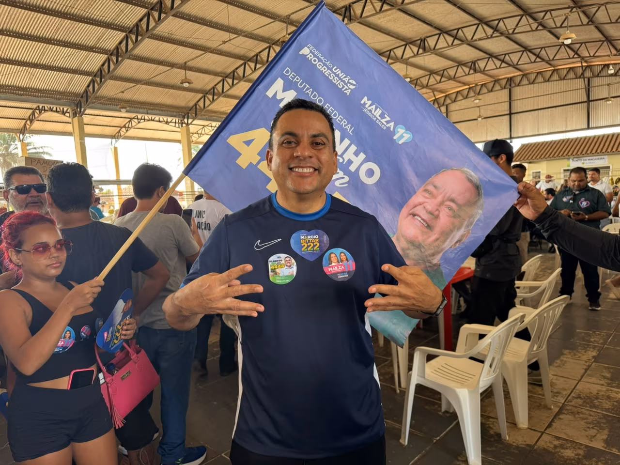 Gilberto Lira toma café na feira e declara apoio a Bittar: “Ajudou muito Sena”