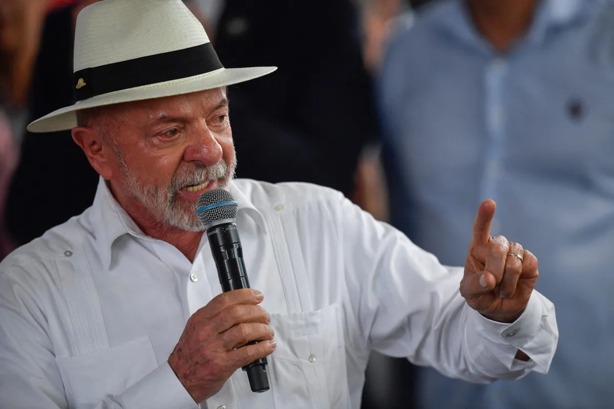 Lula diz que Flávio quer ganhar eleição para tirar Bolsonaro da prisão