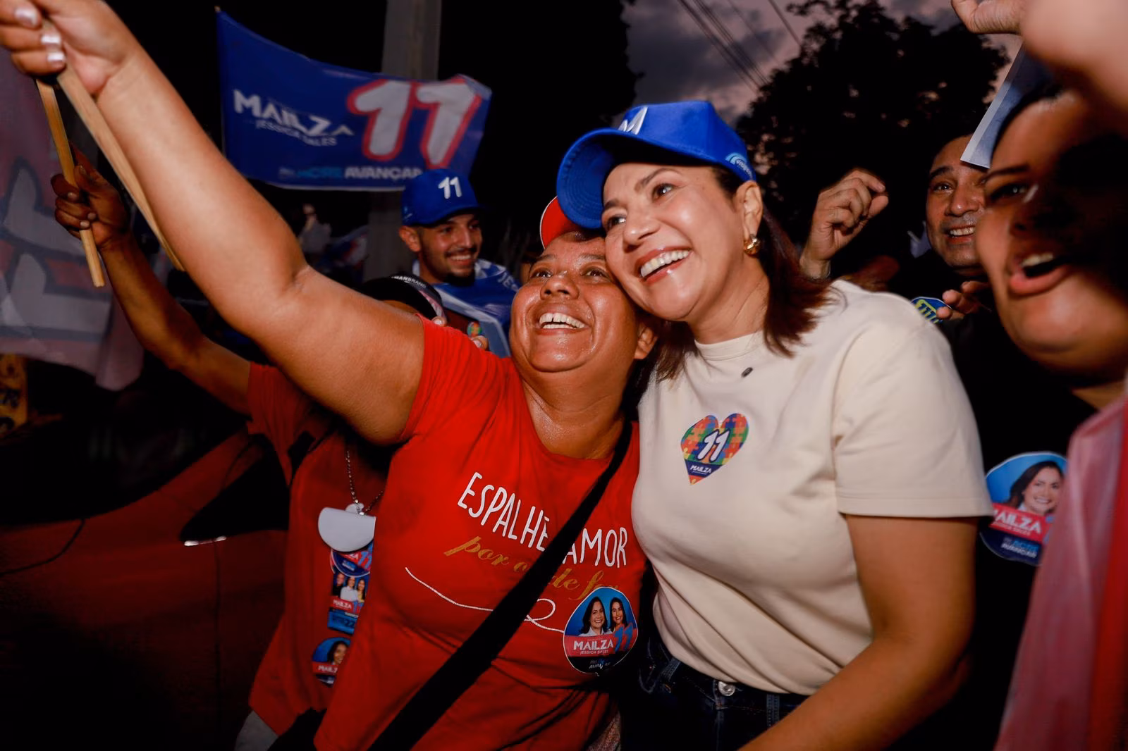 Mailza e Jéssica ganham força nas ruas durante bandeiraço em Rio Branco