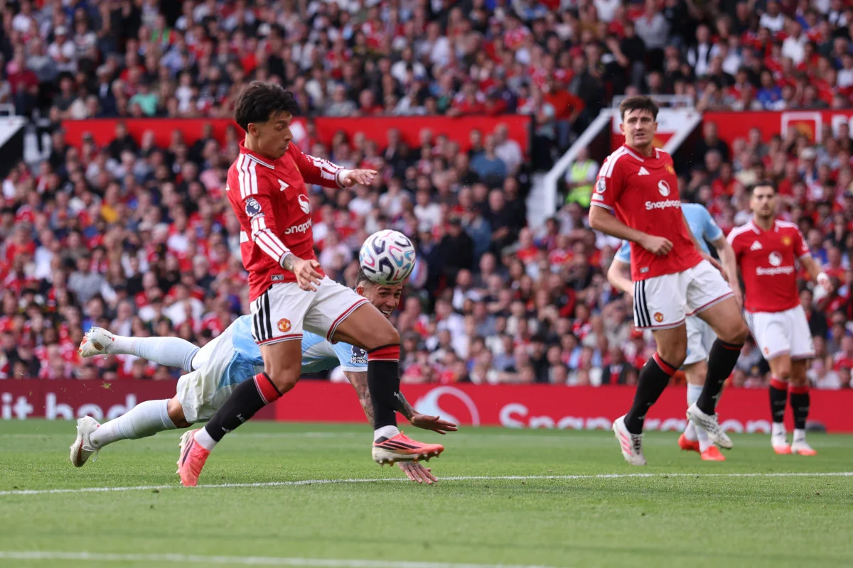 Arbitragem inglesa admite erro na validação de gol de Haaland contra o Manchester United