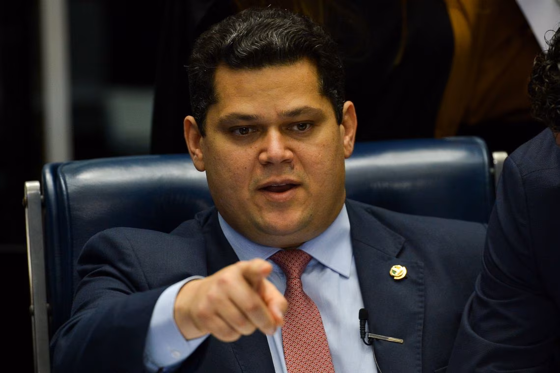 Alcolumbre, sobre pedido para investigar Mendonça: Não achei nada, não sei decisão