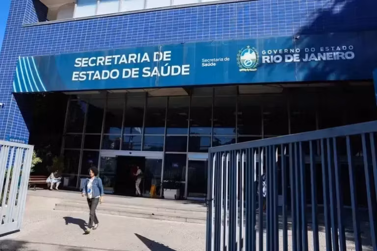 Menina de 8 anos com doença rara está sem receber medicamento no RJ