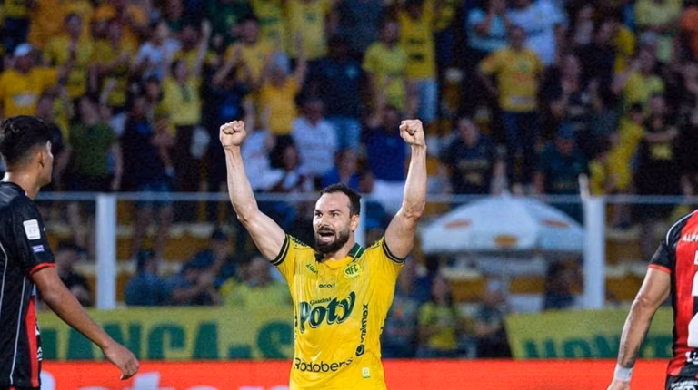 Brasileirão: Mirassol supera falhas de Muralha e arranca empate com Vitória