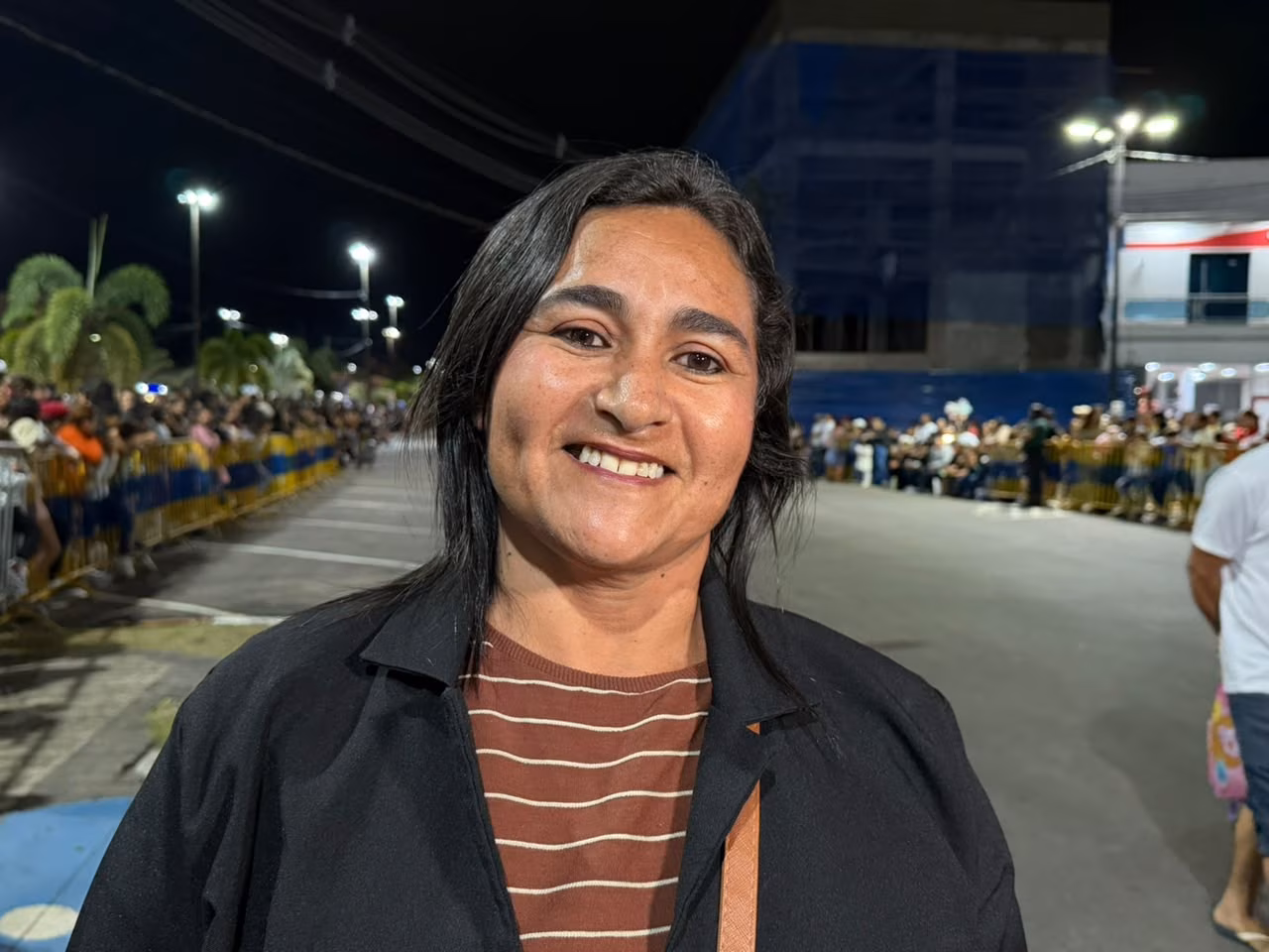 Moradora se emociona ao participar novamente do desfile após 30 anos em Cruzeiro do Sul