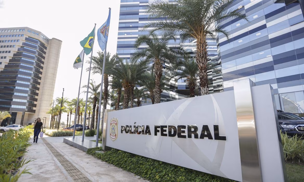 PF diz ter dados do celular de Vorcaro e pode enviá-los a ministros