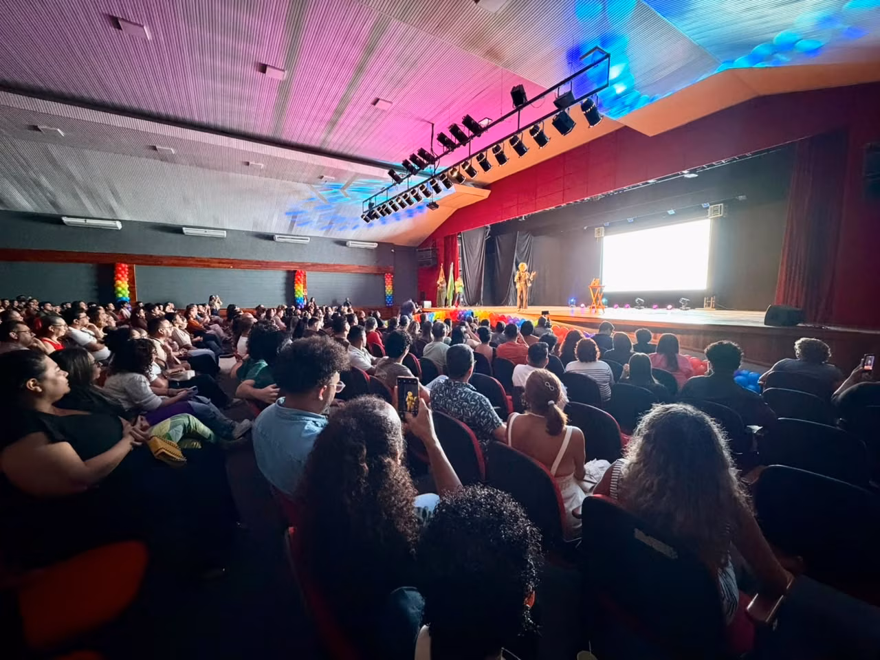 Palestra de Nany People lota evento sobre diversidade no Acre