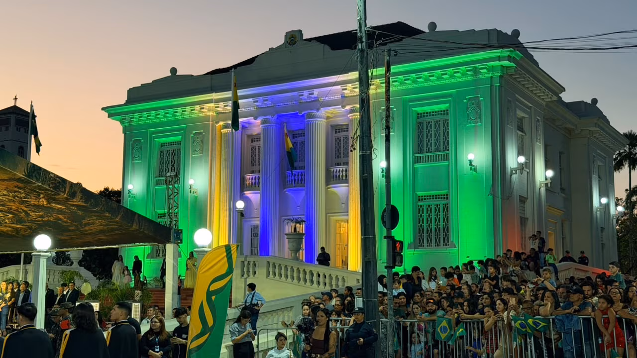 Símbolos do poder, Palácio Rio Branco e Aleac ganham iluminação verde e amarela
