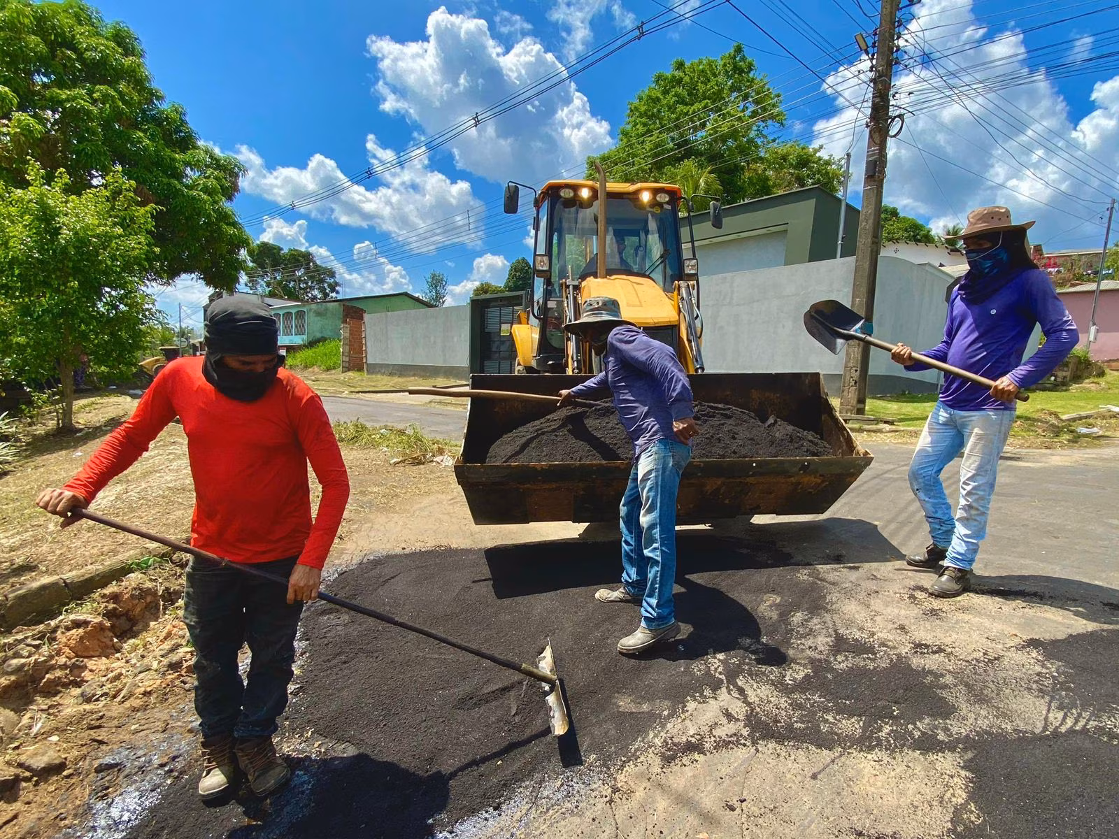 Cruzeiro do Sul usa mais de 30 toneladas de asfalto na recuperação de vias