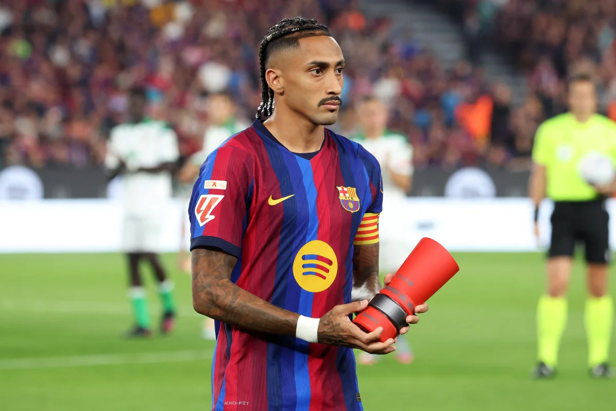 Raphinha supera início mais goleador da carreira de Messi no Barcelona